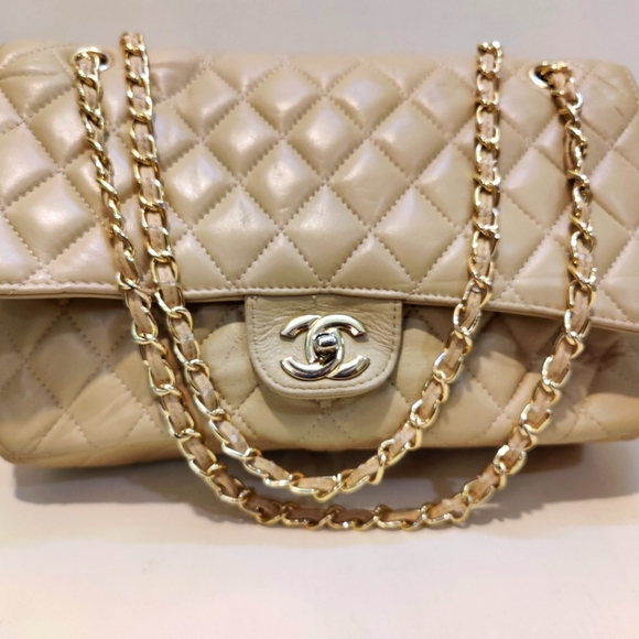 CHANEL Caviar Beige Jumbo Gold Hardware - Preloved - Picture 3 of 16